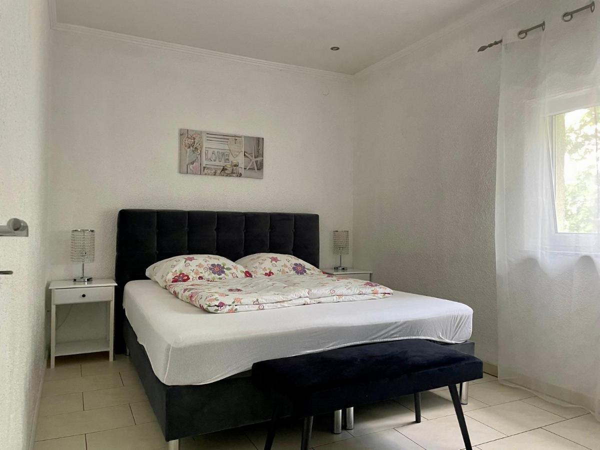 #4-Kino Ferienwohnung in Kliniknähe mit Balkon/Boxspringbett/Netflix Bad Oeynhausen Exterior foto